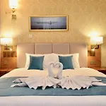 Jess Krolewski Old Town מלון 3*