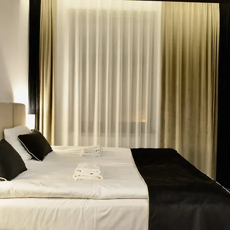 Jess Krolewski Old Town Otel